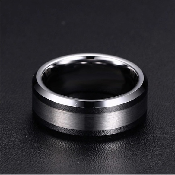 TUNGSTEN Men’s Carbide Ring. - Picture 6 of 8